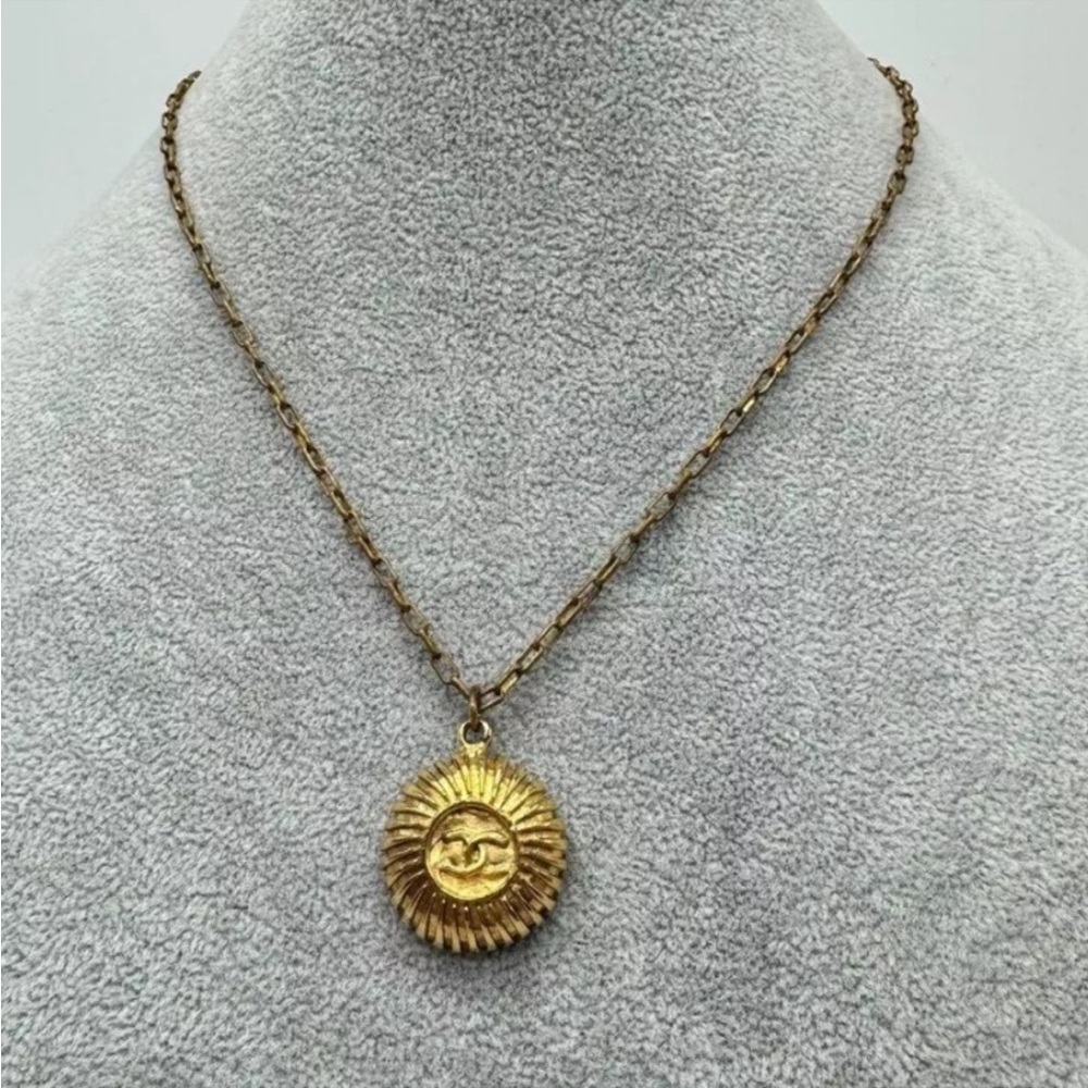 Chanel CC Necklace - 17” vintage gold plated necklace - Picture 3 of 16
